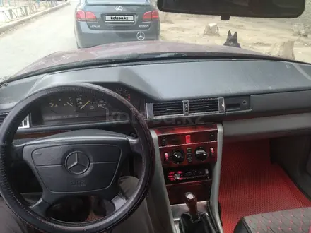 Mercedes-Benz E 230 1993 года за 2 000 000 тг. в Сатпаев – фото 4