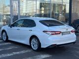 Toyota Camry Luxe 2019 года за 14 100 000 тг. в Астана – фото 2