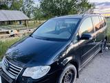 Volkswagen Touran 2008 года за 2 000 000 тг. в Шахтинск
