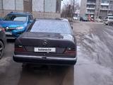 Mercedes-Benz E 220 1993 года за 1 800 000 тг. в Жезказган – фото 2