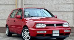 Volkswagen Golf 1996 года за 2 700 000 тг. в Алматы