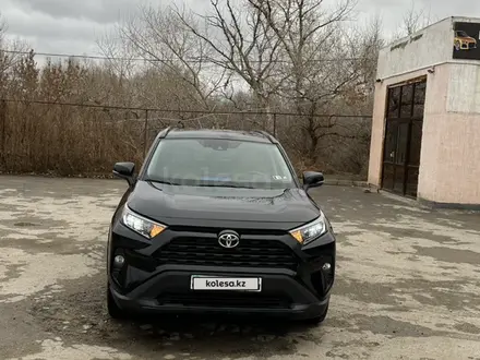 Toyota RAV4 2021 года за 16 500 000 тг. в Актобе