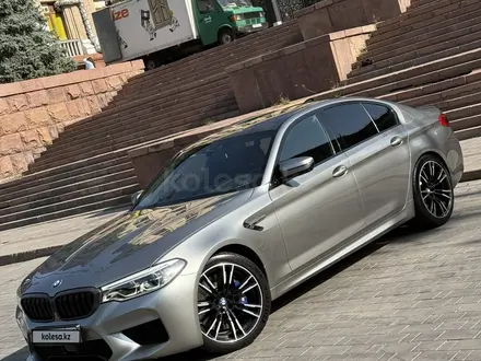 BMW M5 2018 года за 39 000 000 тг. в Алматы – фото 2