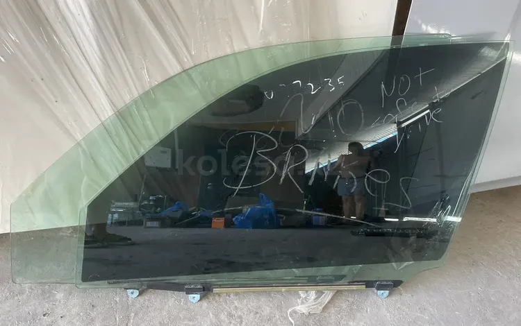 Стекло боковое двери на Lexus GX 470 за 147 тг. в Алматы