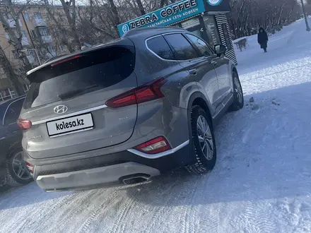 Hyundai Santa Fe 2019 года за 14 000 000 тг. в Караганда – фото 3