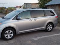 Toyota Sienna 2011 годаfor12 000 000 тг. в Атырау