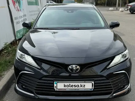 Toyota Camry 2023 года за 19 000 000 тг. в Алматы – фото 3