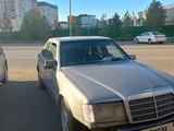 Mercedes-Benz E 230 1993 года за 650 000 тг. в Астана – фото 2