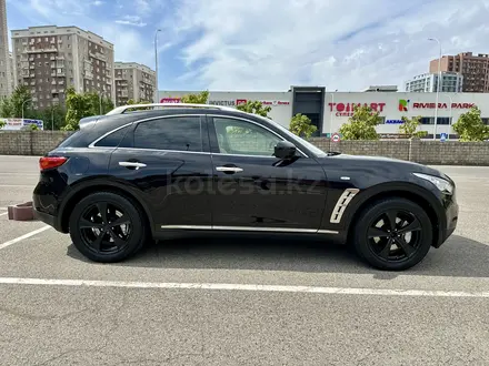 Infiniti QX70 2015 года за 11 100 000 тг. в Алматы – фото 2