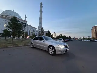 Mercedes-Benz E 240