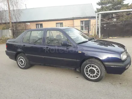 Volkswagen Vento 1996 года за 2 100 000 тг. в Караганда – фото 4