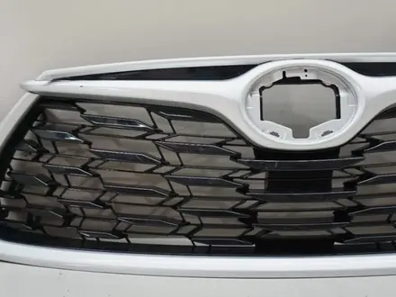 Решетка радиатора для автомобиля Toyota Highlander за 162 000 тг. в Шымкент – фото 2