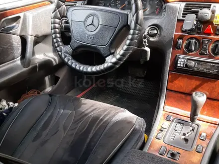 Mercedes-Benz E 200 1997 года за 2 900 000 тг. в Макинск – фото 5