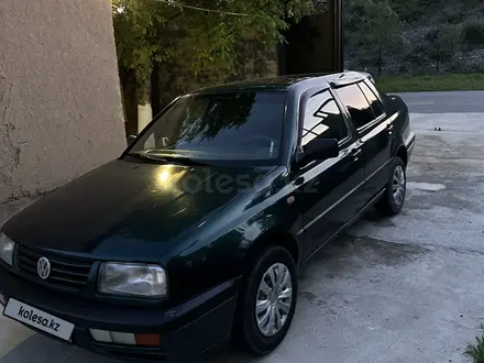 Volkswagen Vento 1997 года за 1 700 000 тг. в Шымкент – фото 2