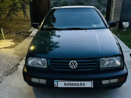 Volkswagen Vento 1997 года за 1 700 000 тг. в Шымкент