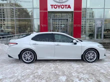 Toyota Camry 2019 года за 13 200 000 тг. в Астана – фото 17