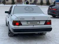 Mercedes-Benz E 200 1993 годаүшін870 000 тг. в Караганда