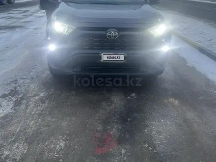 Toyota RAV4 2019 года за 13 000 000 тг. в Атырау – фото 13