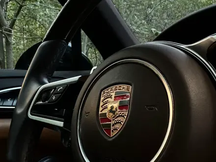Porsche Cayenne 2015 года за 27 500 000 тг. в Алматы – фото 24