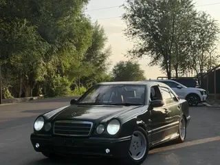 Mercedes-Benz E 320