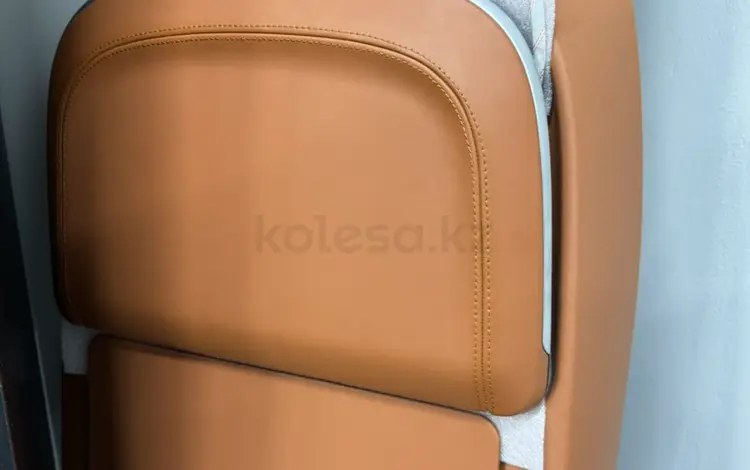 Столик второго ряда сидений LiXiang за 1 000 тг. в Алматы