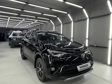 Toyota RAV4 2018 года за 13 000 000 тг. в Астана