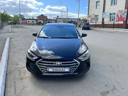 Hyundai Elantra 2017 года за 6 600 000 тг. в Кокшетау – фото 2