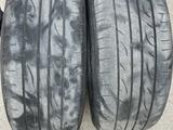 2 покрышки 215/60 R16 за 6 000 тг. в Рудный