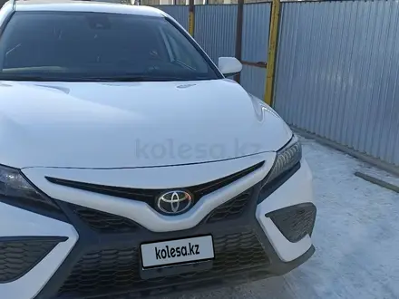 Toyota Camry 2021 года за 14 000 000 тг. в Уральск – фото 7