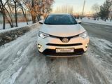 Toyota RAV4 2018 годаfor13 400 000 тг. в Усть-Каменогорск – фото 2