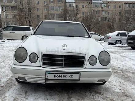 Mercedes-Benz E 200 1995 года за 1 800 000 тг. в Шымкент – фото 2