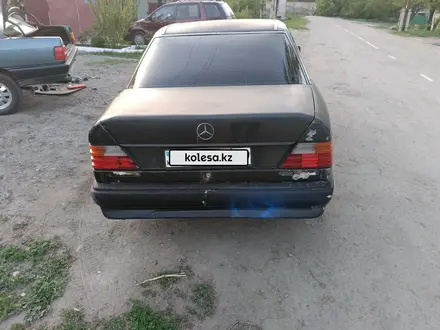 Mercedes-Benz E 200 1992 года за 900 000 тг. в Талдыкорган – фото 3