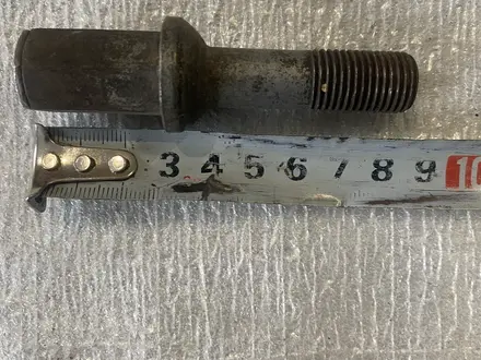 Болты колесные мерс 140 за 700 тг. в Астана