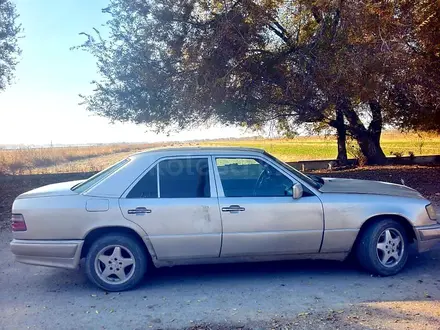 Mercedes-Benz E 220 1994 года за 1 350 000 тг. в Талдыкорган – фото 4