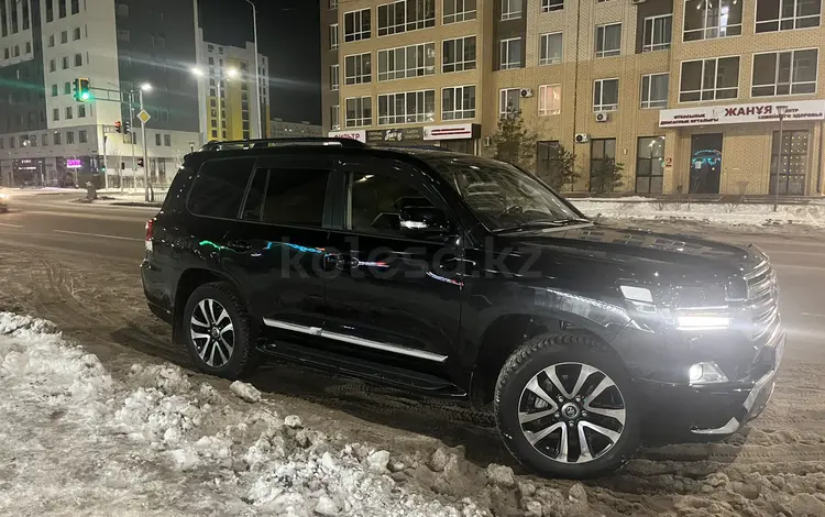 Toyota Land Cruiser 2018 года за 35 000 000 тг. в Астана