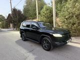 Toyota Land Cruiser 2024 года за 55 000 000 тг. в Шымкент – фото 2