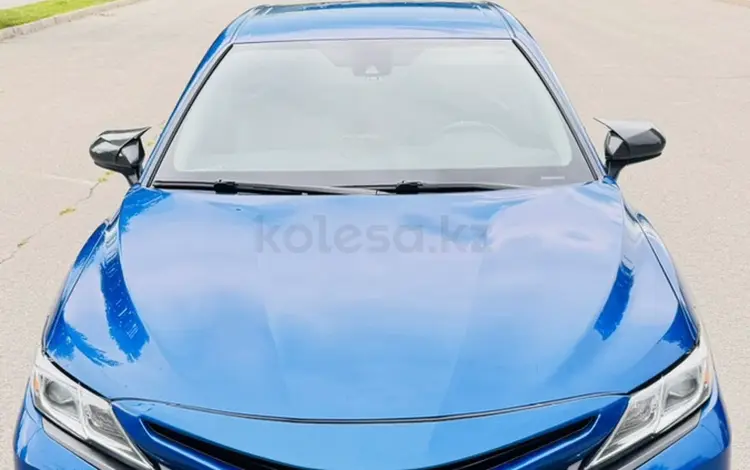 Toyota Camry 2020 года за 13 000 000 тг. в Алматы