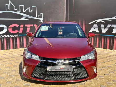 Toyota Camry 2016 года за 6 650 000 тг. в Атырау – фото 2