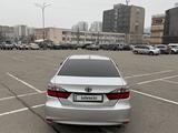 Toyota Camry 2015 года за 9 900 000 тг. в Алматы – фото 3