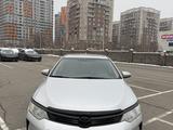 Toyota Camry 2015 года за 9 900 000 тг. в Алматы – фото 2