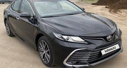 Toyota Camry 2023 года за 15 200 000 тг. в Астана – фото 3