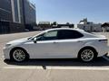 Toyota Camry 2020 года за 14 000 000 тг. в Алматы – фото 6