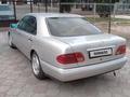 Mercedes-Benz E 280 1997 года за 3 300 000 тг. в Мерке – фото 2