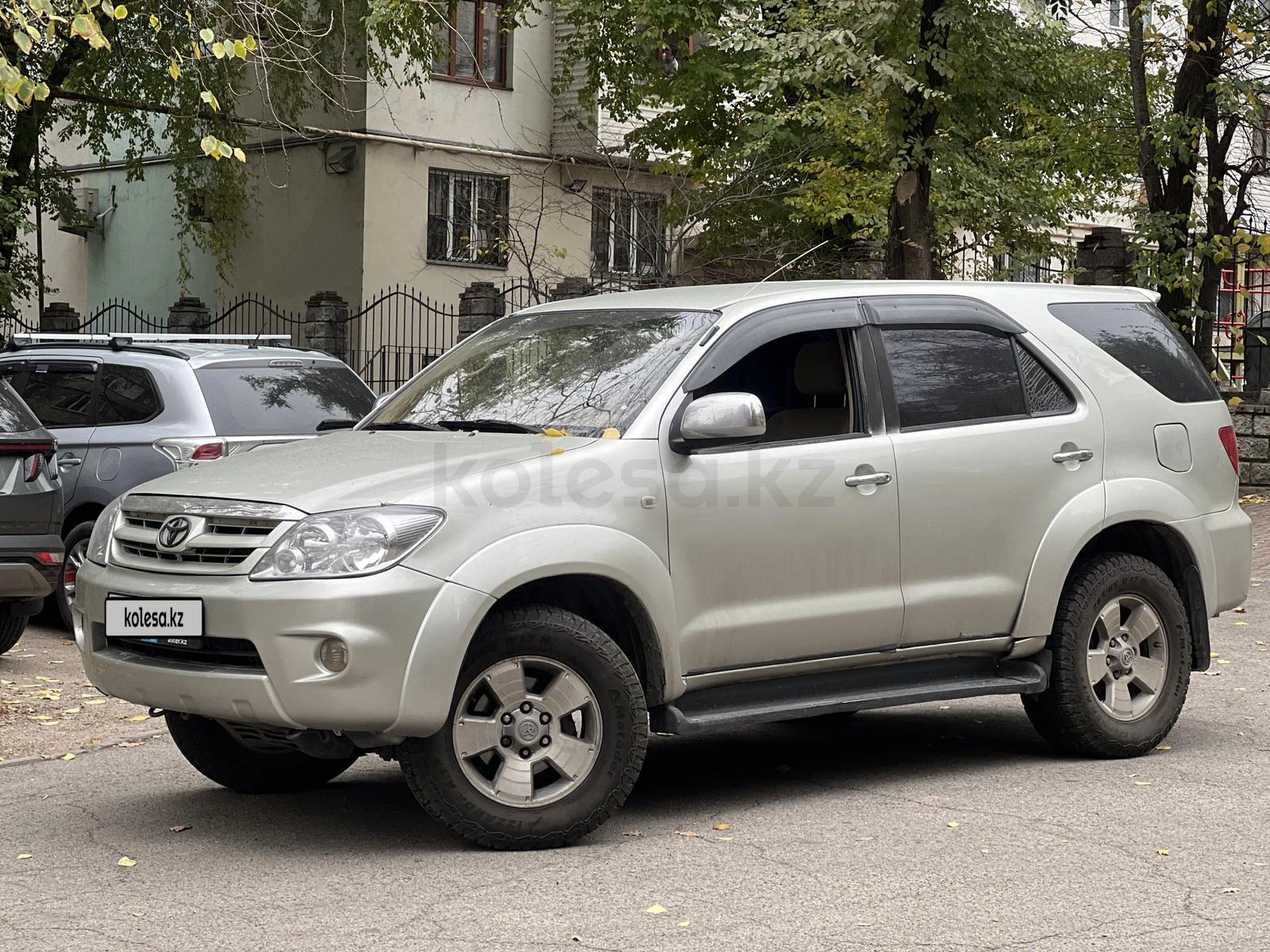 Toyota Fortuner 2005 г.