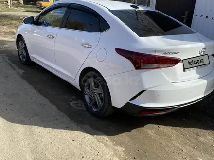 Hyundai Accent 2021 года за 8 700 000 тг. в Уральск – фото 3