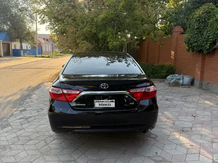 Toyota Camry 2017 года за 6 500 000 тг. в Атырау – фото 4