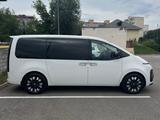 Hyundai Staria 2024 года за 22 800 000 тг. в Алматы – фото 5