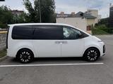 Hyundai Staria 2024 года за 22 800 000 тг. в Алматы – фото 3