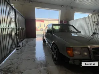 Mercedes-Benz E 230