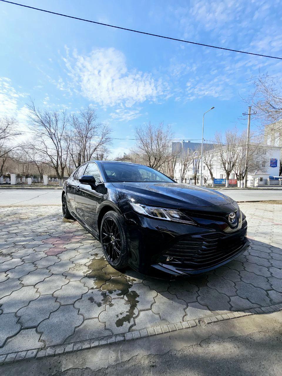 Toyota Camry 2019 г.